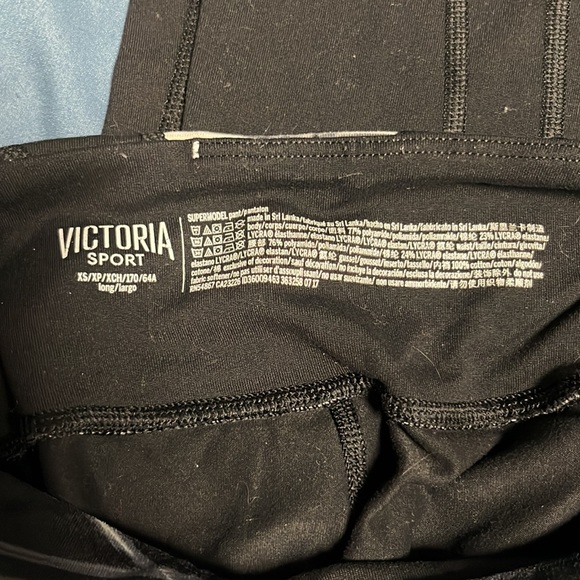 black VS yoga pants - Picture 2 of 2